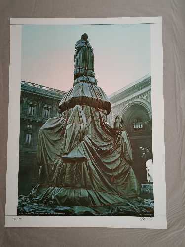 Wrapped Monument to Leonardo / Project Piazza dell (Kontaktformular)