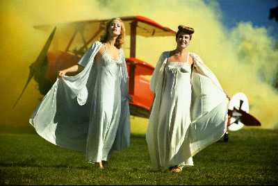 AIRPLANE YELLOW (Kontaktformular)